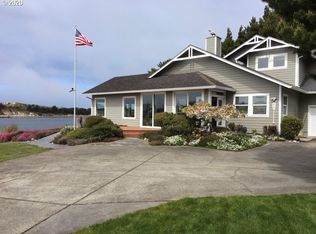 913 Rhododendron Dr, Florence, OR 97439