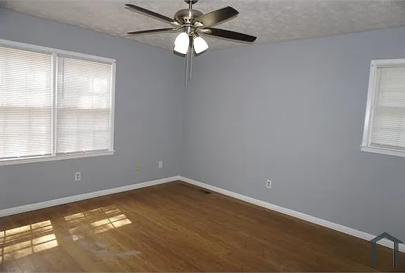 1303 Burbank Trl — Photo 28