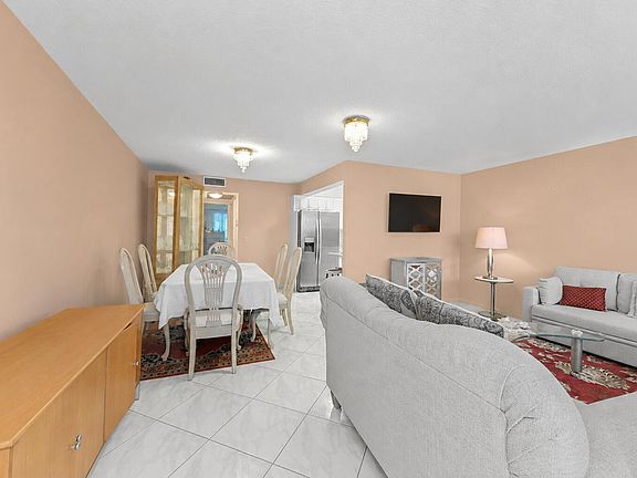 3rd image of 1069 Cornwall D