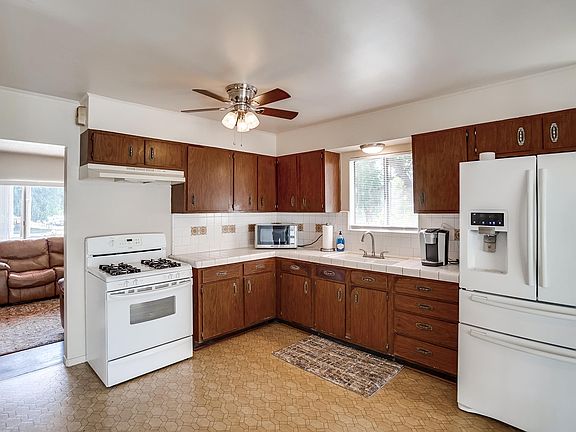 4th image of 10153 Obregon St