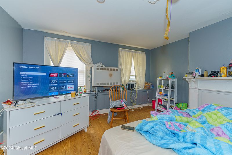 3rd image of 252 Clinton Avenue