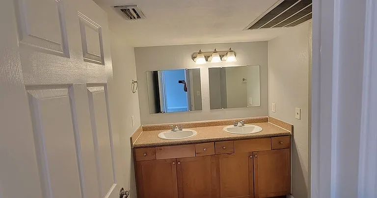 237 Seahorse Dr SE #B — Photo 11