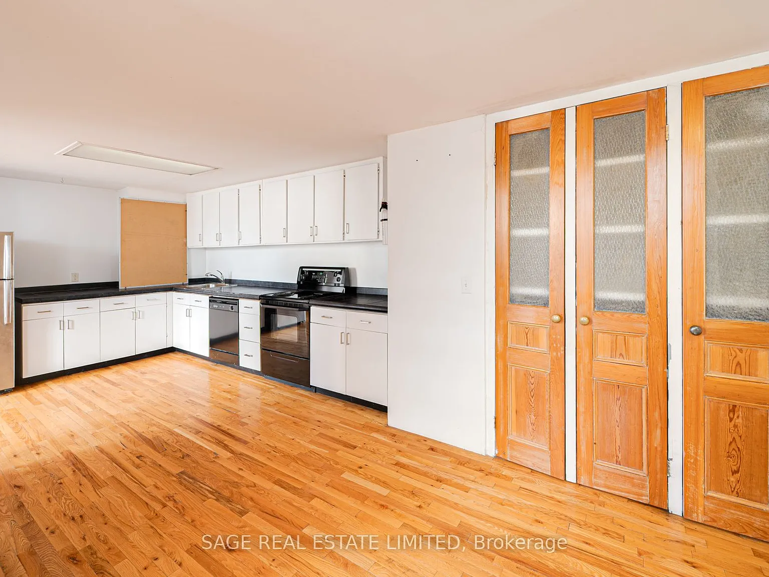 3 bed, $4,900 — Photo 2