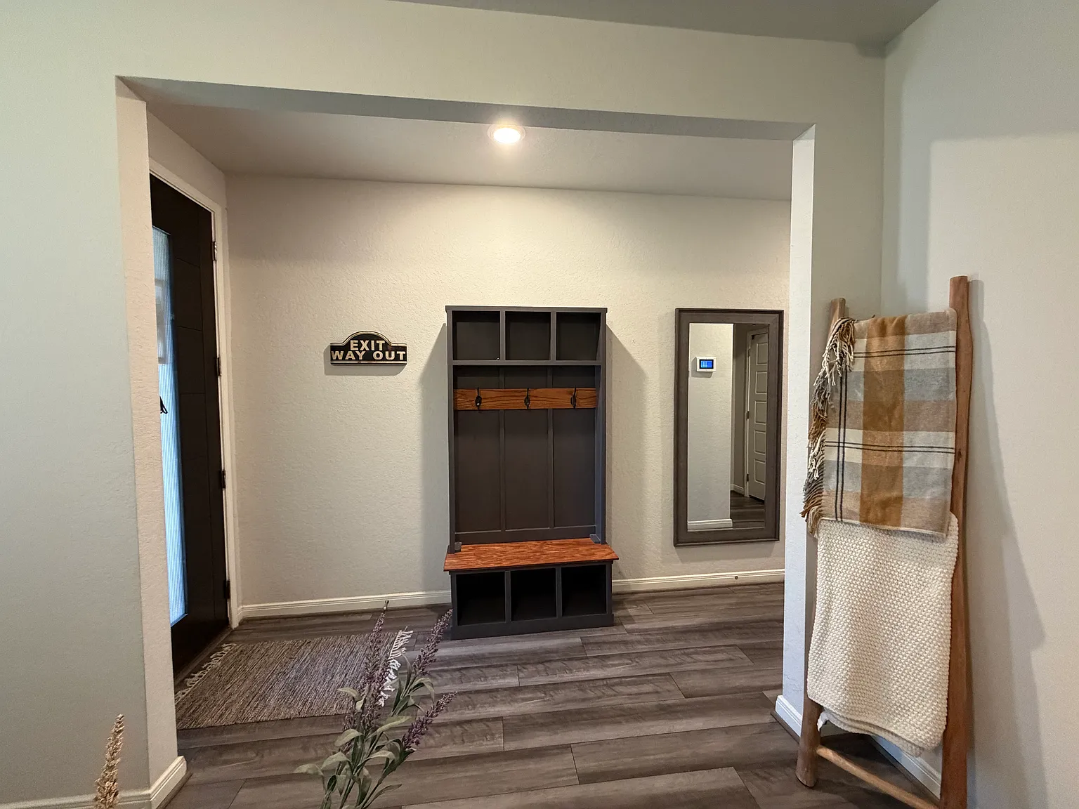 4 bed, 2.5 bath, 2332 sqft, $2,500 — Photo 4