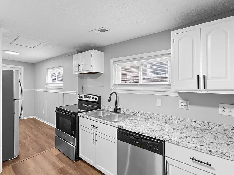 2707 Woodland Ave — Photo 11