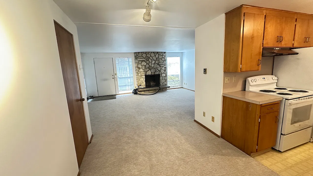 2 bed, 1000 sqft, $2,470 — Photo 2