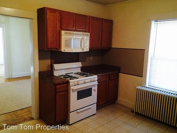 2nd image of 5 Eastman Ave APT 2