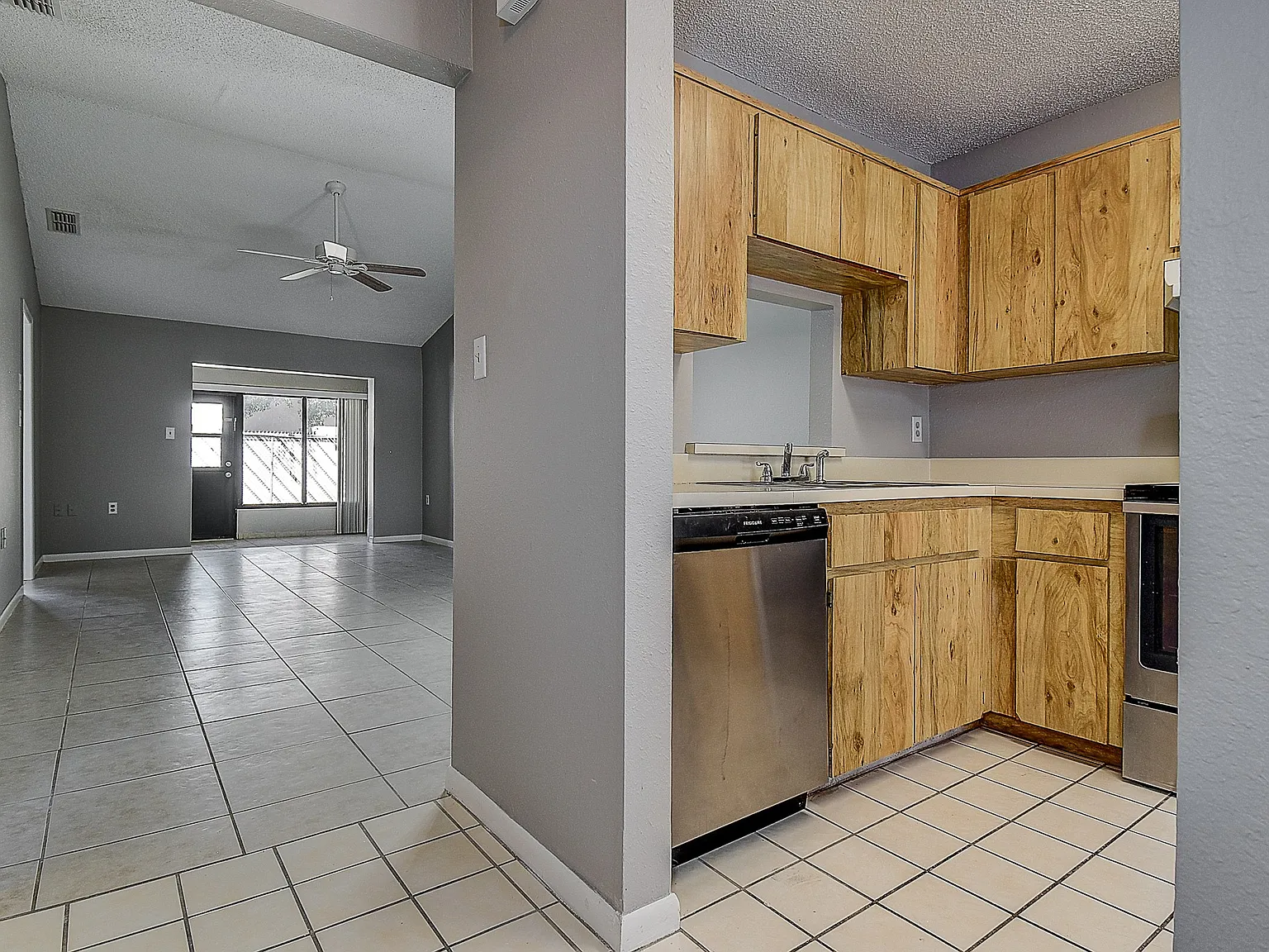 Move In Ready 55+ villa in Holiday — Photo 2