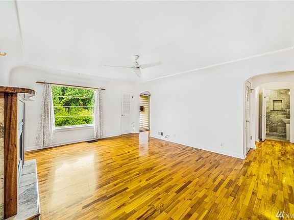 4th image of 1723 Prospect Ave NE