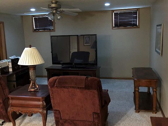 3rd image of 55844 Rooster Ln