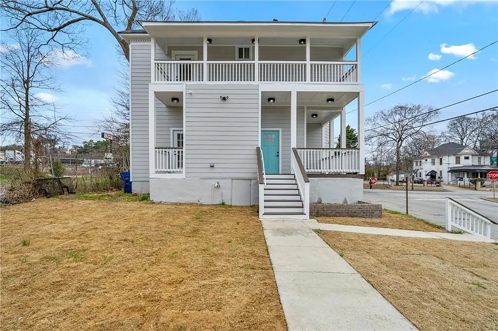 3 bed, 2.5 bath, 2556 sqft, $3,200 — Photo 1
