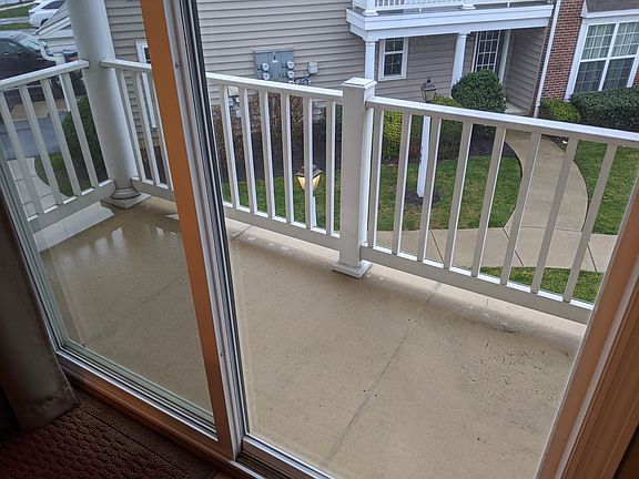 4th image of 717 Stag Ct