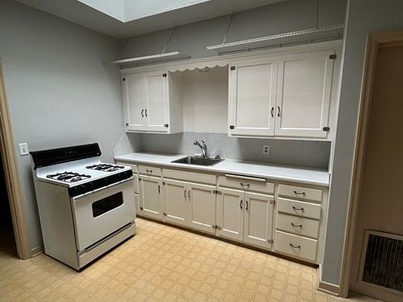 4th image of 614-630 N Riverfront Dr #628-1/2