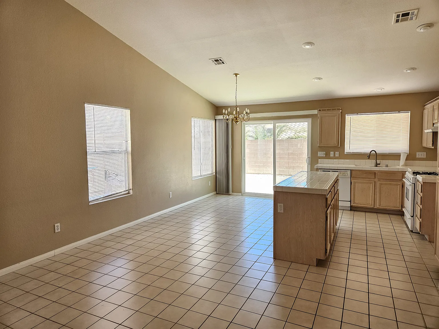 3 bed, 1461 sqft, $1,750 — Photo 4