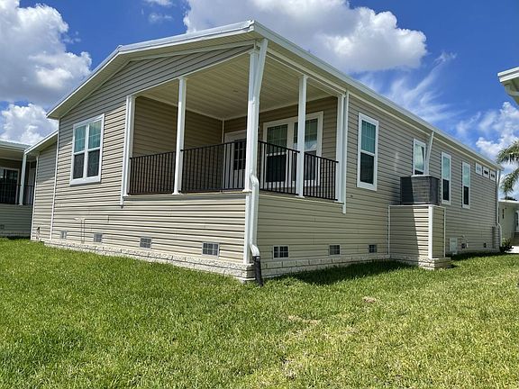 3rd image of 5708 Blue Harbor Dr #327