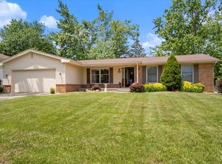 113 S Devonshire Dr, Bloomington, IL 61704