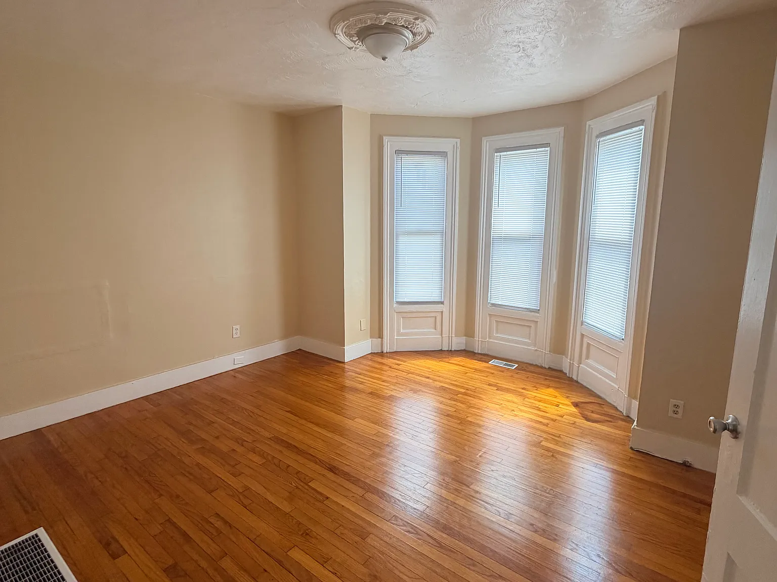3 bed, 1.5 bath, $2,150 — Photo 1