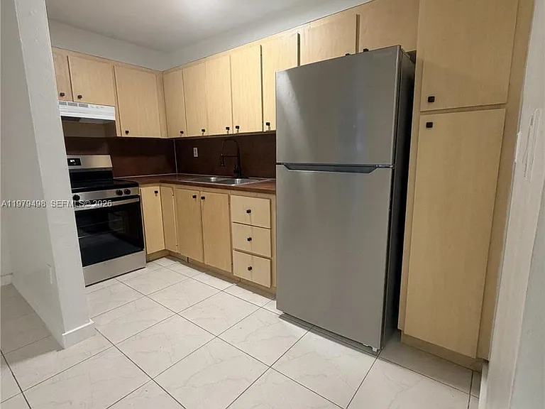 1525 NW 19th Ter #15 — Photo 6
