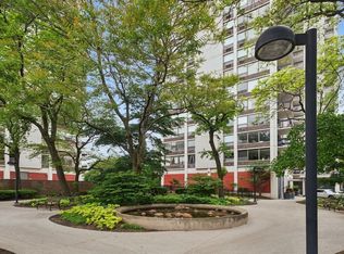 1460 Sandburg Ter APT 2207A, Chicago, IL 60610