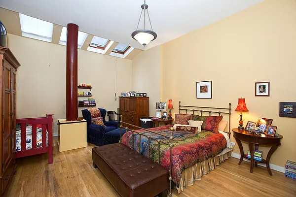 Sold by LG Fairmont Group | media 32