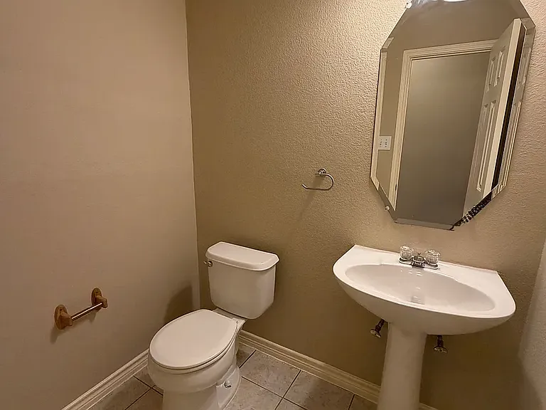 2620 Leisure Ln — Photo 15