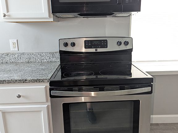 4th image of 7914 S Broadway #1F