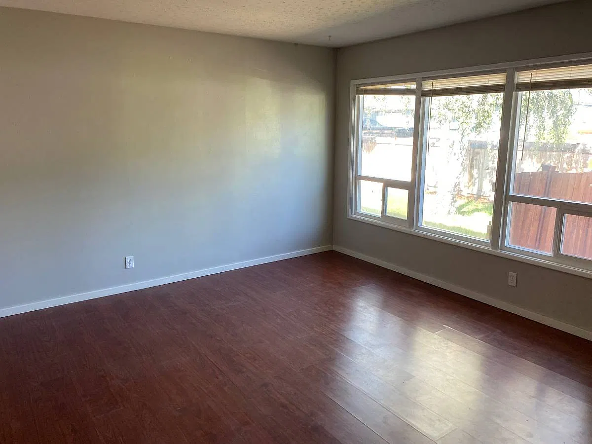 3 bed, 1.5 bath, 1374 sqft, $2,200 — Photo 3