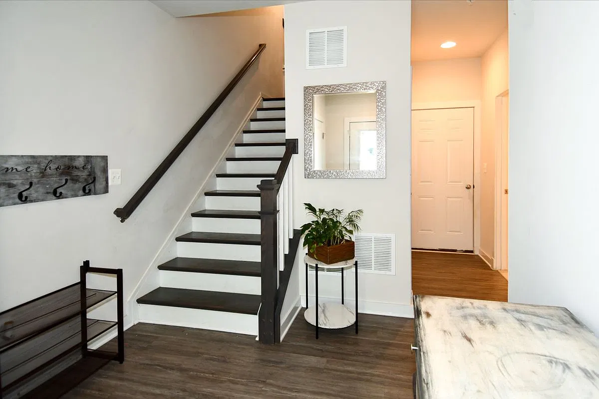 4 bed, 4.5 bath, 2636 sqft, $3,400 — Photo 2