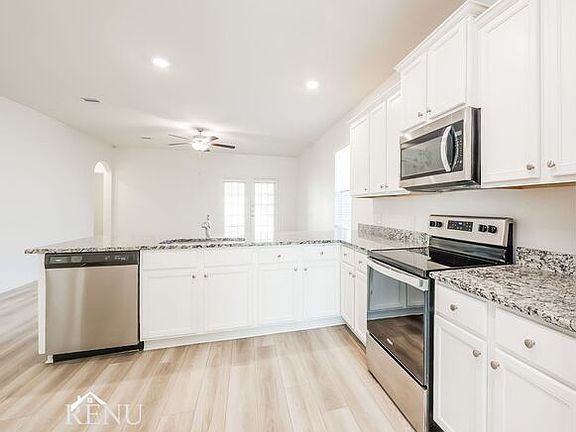 3rd image of 10442 Sweetwater Creek Dr
