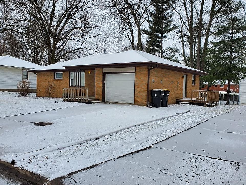 33 Delaine dr. 1 block from redbird arena