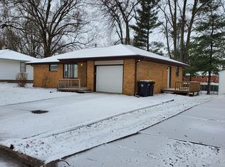 33 Delaine Dr, Normal, IL 61761