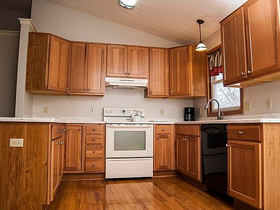 2nd image of 10571-013 White St