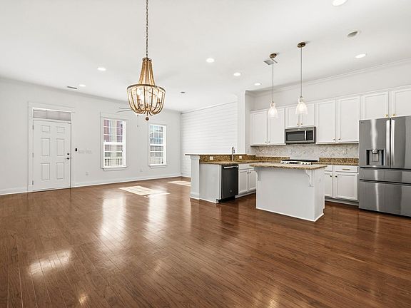 4th image of 856 Shine Ave. #856