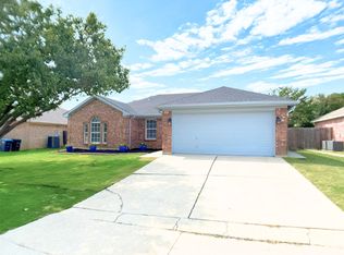 3913 Periwinkle Dr, Fort Worth, TX 76137