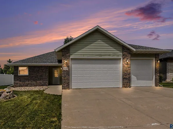 828 E 70th St, Sioux Falls, SD 57108