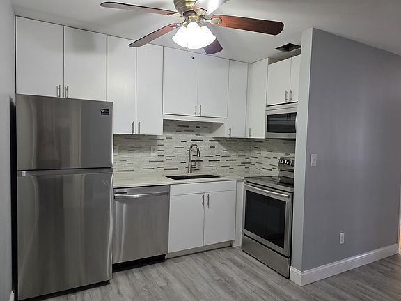 5th image of 3170 W Monroe St APT 107