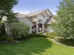733 Ashley Dr, Chaska, MN 55318