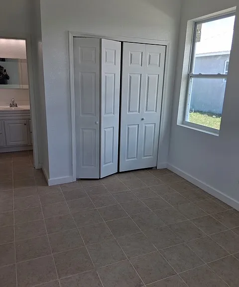4949 SE 42nd St — Photo 2