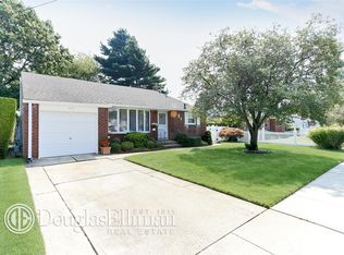 233 Ocean Ave, Massapequa Park, NY 11762