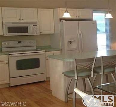 5th image of 458 Summer Grove Dr