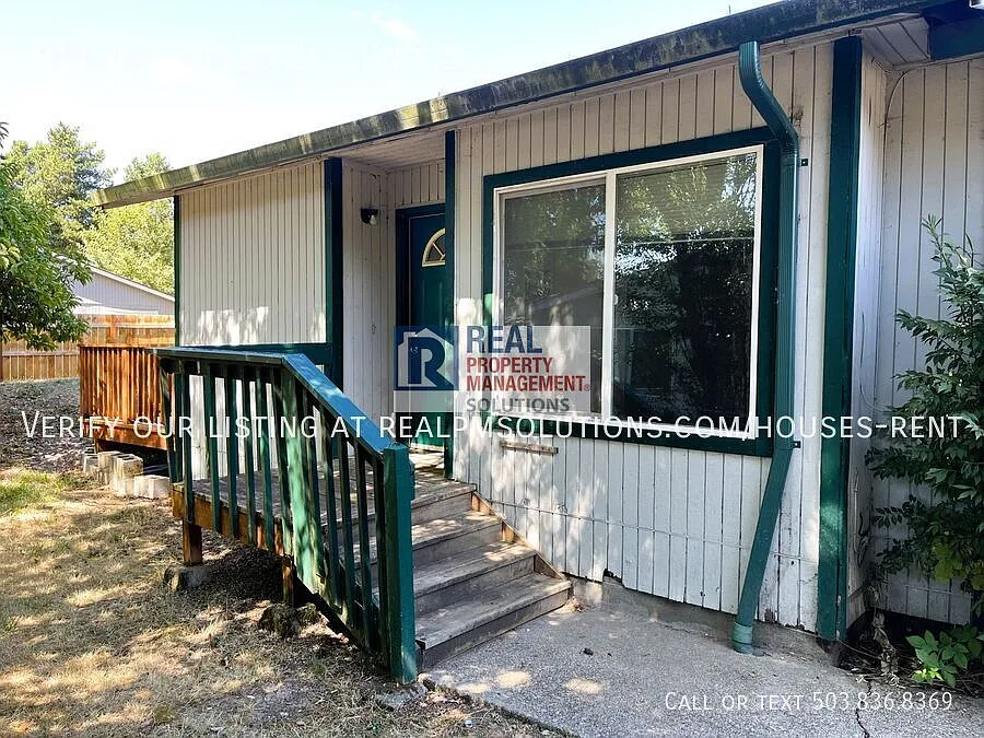Half Off Of First Month's Rent! Newly Renovated 2-Bedroom Duplex With 2-Car Garage Walk To Downto... — Photo 2