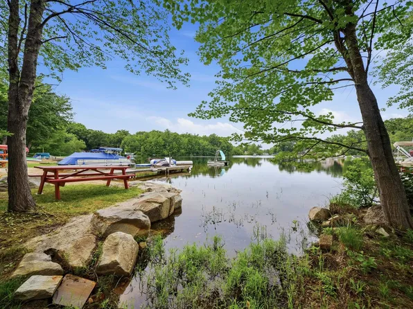 8 Escumbuit Road, Derry, NH 03038