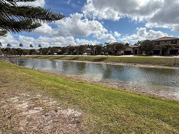 4th image of 5408 NW 49th Avenue