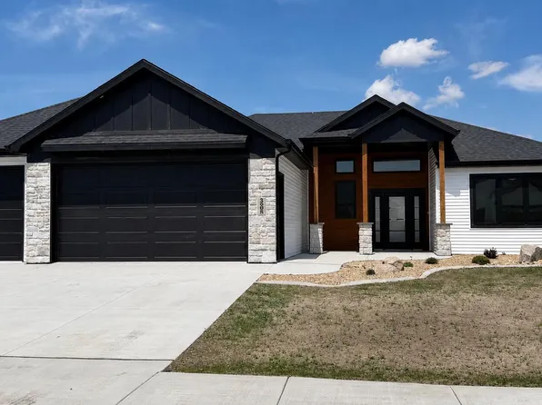 5808 Gold Dr, Bismarck, ND 58503