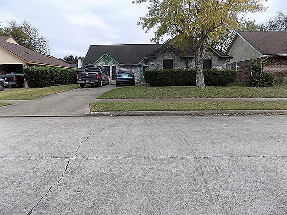 3rd image of 1027 Oxford Dr