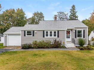 3 Maple Ter, Waterford, CT 06385