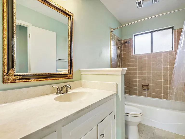 208 Crescent Blf — Photo 23