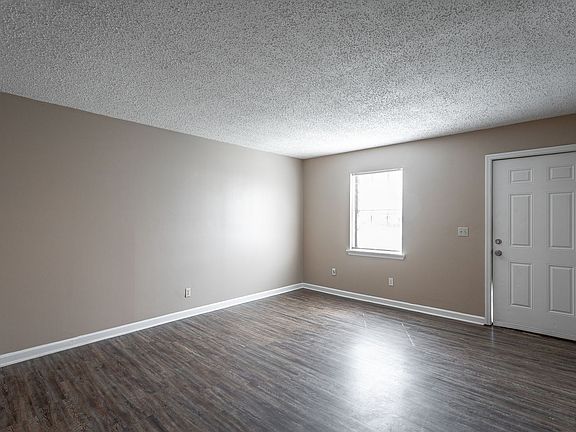 4th image of 19-30 Iris Ln