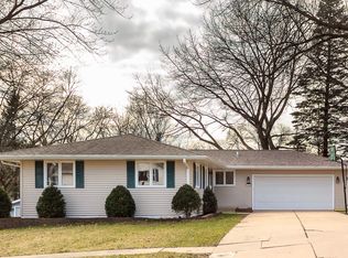 3811 Redbud Rd NE, Cedar Rapids, IA 52402