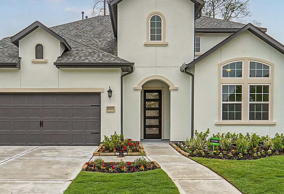 Homesite 1401 Front yard